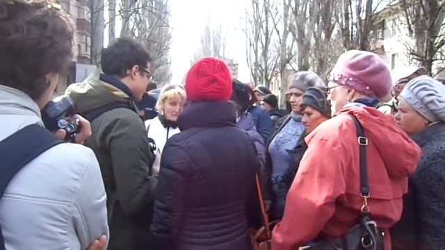 Возле СБУ  Славянск 14 4 2014