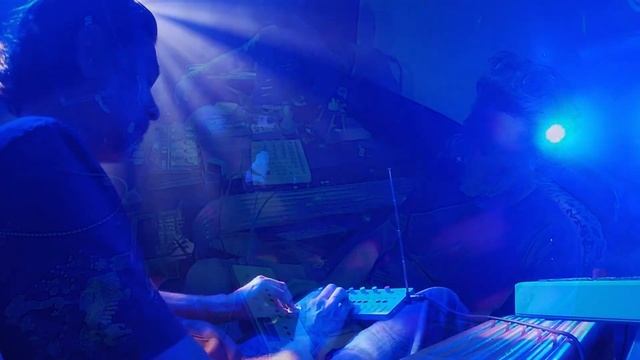 A WISE MAN ONCE SAID NOTHING - Spontaneous Improvisational Live Looping RC-505 by TRIPFORM.