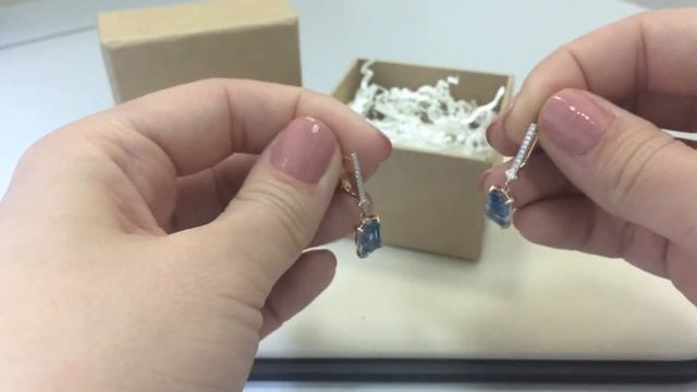 Серьги 1828 из красного золота 585 пробы с топазом лондон и фианитами