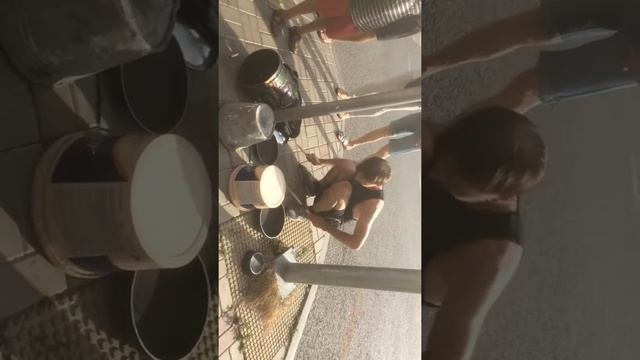 Вот это талант!!! Чувак исполняет.