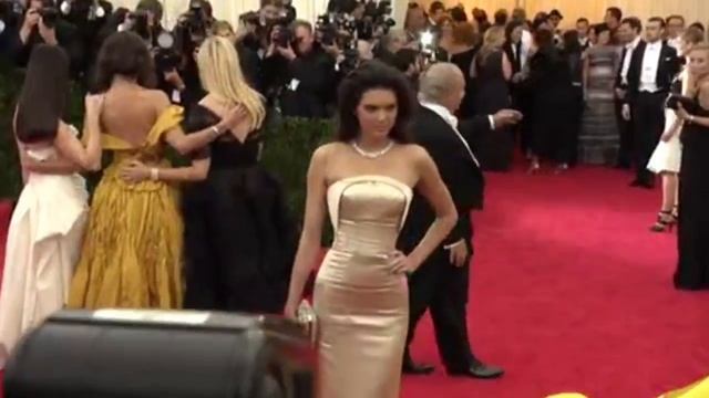 Kendall Jenner Arrives At MET GALA 2014 Red Carpet