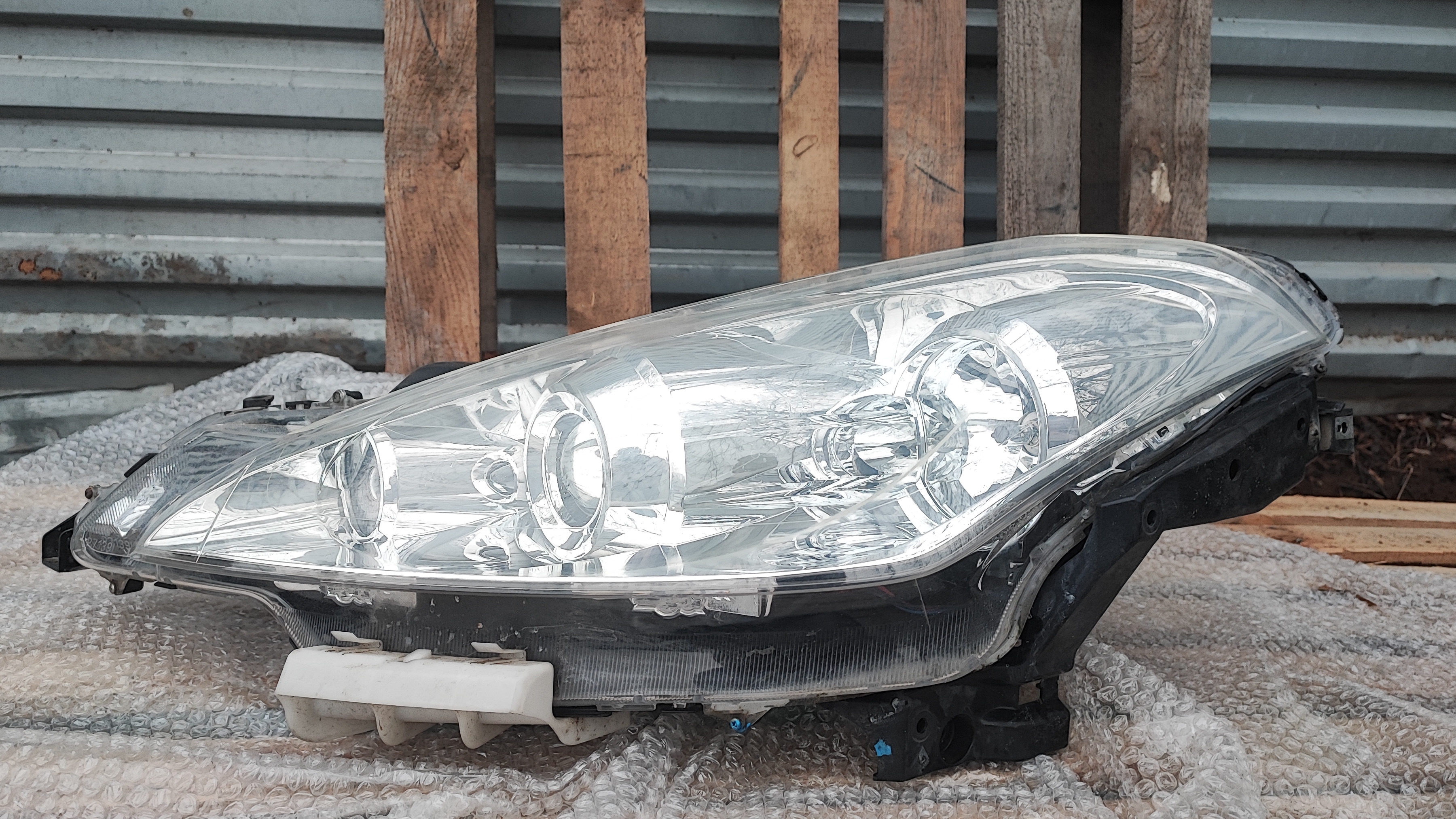 фара передняя левая ксенон для Peugeot 4007