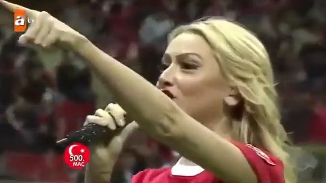 Hadise 500. Milli mac dum tek tek