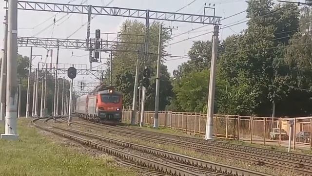 Два поезда ЭП20-067 и ЭП2Д-0126