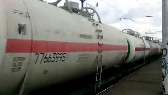 Локомотив ВЛ80т-1383 на станции Киев-Днепровский