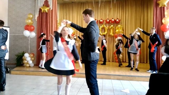 Последний звонок 2018  вальс Анжеро-Судженск школа №12