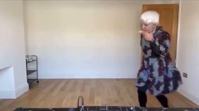 ЖАРА ТУТ