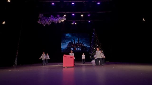 15 Коллектив абстрактного танца «Кавардак» 6-8 Парфенова Ксения Неожиданный подарок