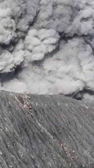 Слабоумие и отвага. Альпинисты знали об извержении вулкана.