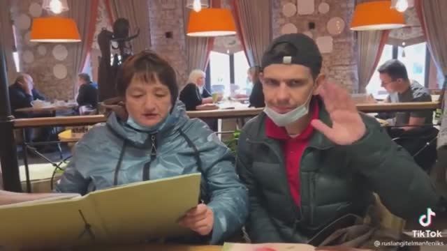 У МАТИ ГИТЕЛЬМАН УТАЩИЛИ СВИНОЕ РЕБРО ИЗ ПОДНОСА В ИТАЛЬЯНСКОМ РЕСТОРАНЕ ПАТИО