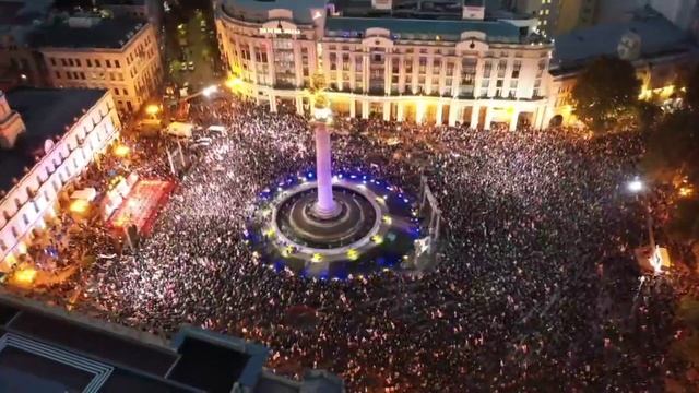 Площадь Свободы в Тбилиси вечером 14-го октября