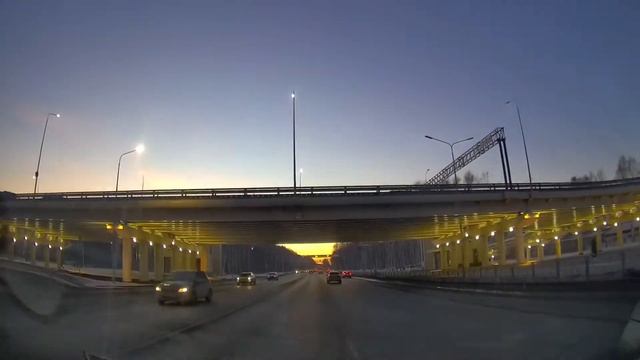 Движение на автомобиле по Тюмени до Кванториума, музыкальной школы по Мельникайте и обратно