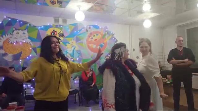 Задорно пляшут под балалайку! Играет Анатолий Казак!