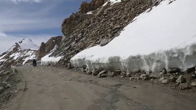 Leh Ladakh Khardung la 2017 Riding For Life. Bajaj Pulsar RS 200 ABS, Minus Temperature