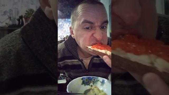 Мукбанг/Суп с перловкой/ Бутерброд с икрой