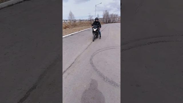 Попытки дрифта на мото, скайвэй 250