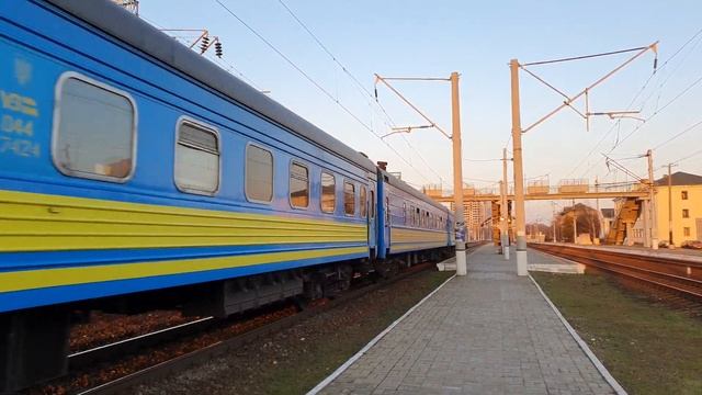 🇺🇦 "В лучах заката" Електровоз ЧС8-005 з поїздом REx 773 Шостка - Київ