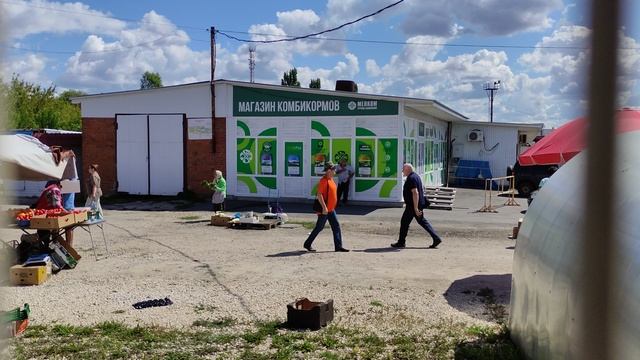 У старенькой бабушки никто ничего не купил