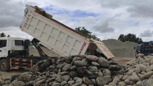 Foton Auman 10w Dump Truck Delivering Boulders