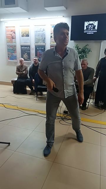 Поет хозяин вечера- Стас Наумов 26  января 2025  Музыкальные встречи открытый микрофон.От Нины Фил.