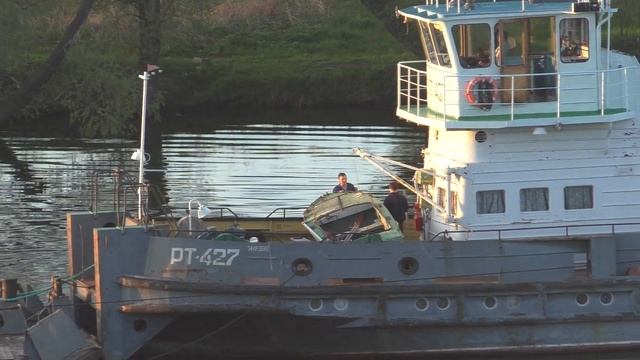 Буксиры РТ-349 и РТ-427 с баржами