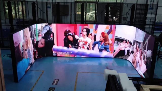 High Resolution P2mm Soft Curved Shopping Mall Cylinder Flexible Led Display Screens