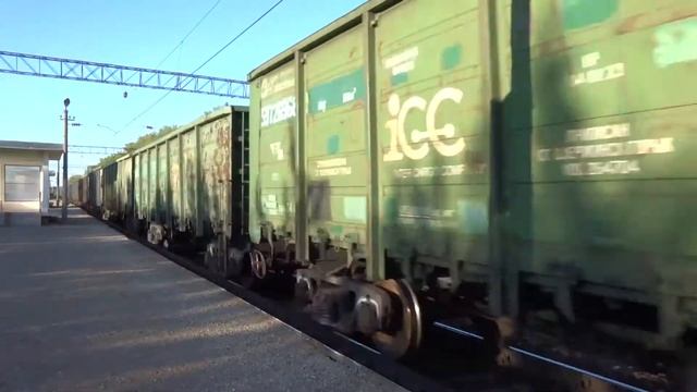 Электровоз ВЛ80С-1168/1020 с грузовым поездом и электропоезд ЭД9Э-0044