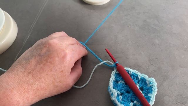 🧶 Modern Granny Rainbow Blanket CAL Part 1 #crochet | Crochet Rocks🤘