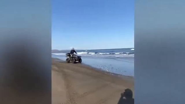 Крутой стант на квадроциклах..