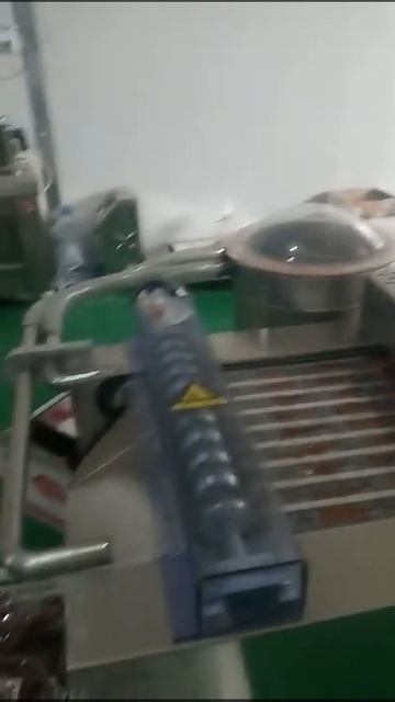 Sweet potato strip stretch film vacuum packaging machine