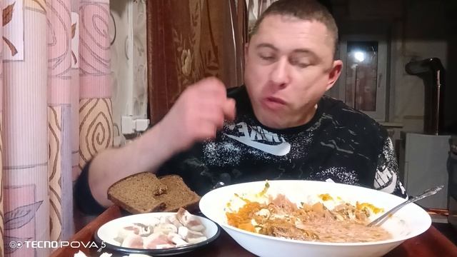мукбанг/обжор/борщ с говядиной,грудинка солёная/