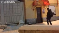 Русский борется с гравитацией