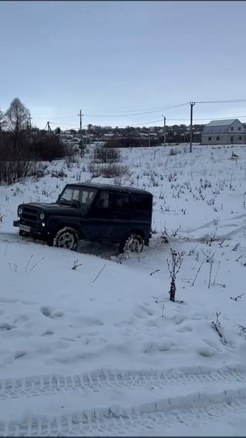 уаз Хантер в гору.