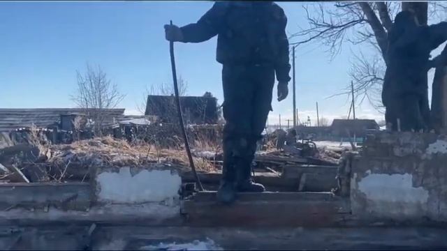 Разбираем дом на костер  (угар, опасность⚠️ ) часть 2