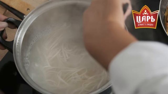 Лапша ЦАРЬ с курицей и овощами в WOK (ВОК)