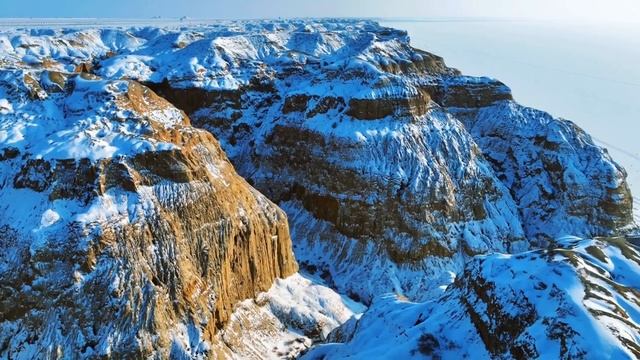 🏔 | Озеро Улунгу — одно из 10 крупнейших пресноводных озер внутреннего бассейна Китая.