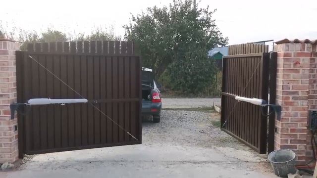 Распашные ворота Алютех Prestige с автоматикой | Работа выполнена компанией Мир Ворот