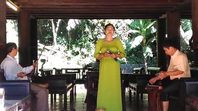 ベトナム チャンアン 川下り途中のお寺で歌を聴く 201805 vietnam Tràng An