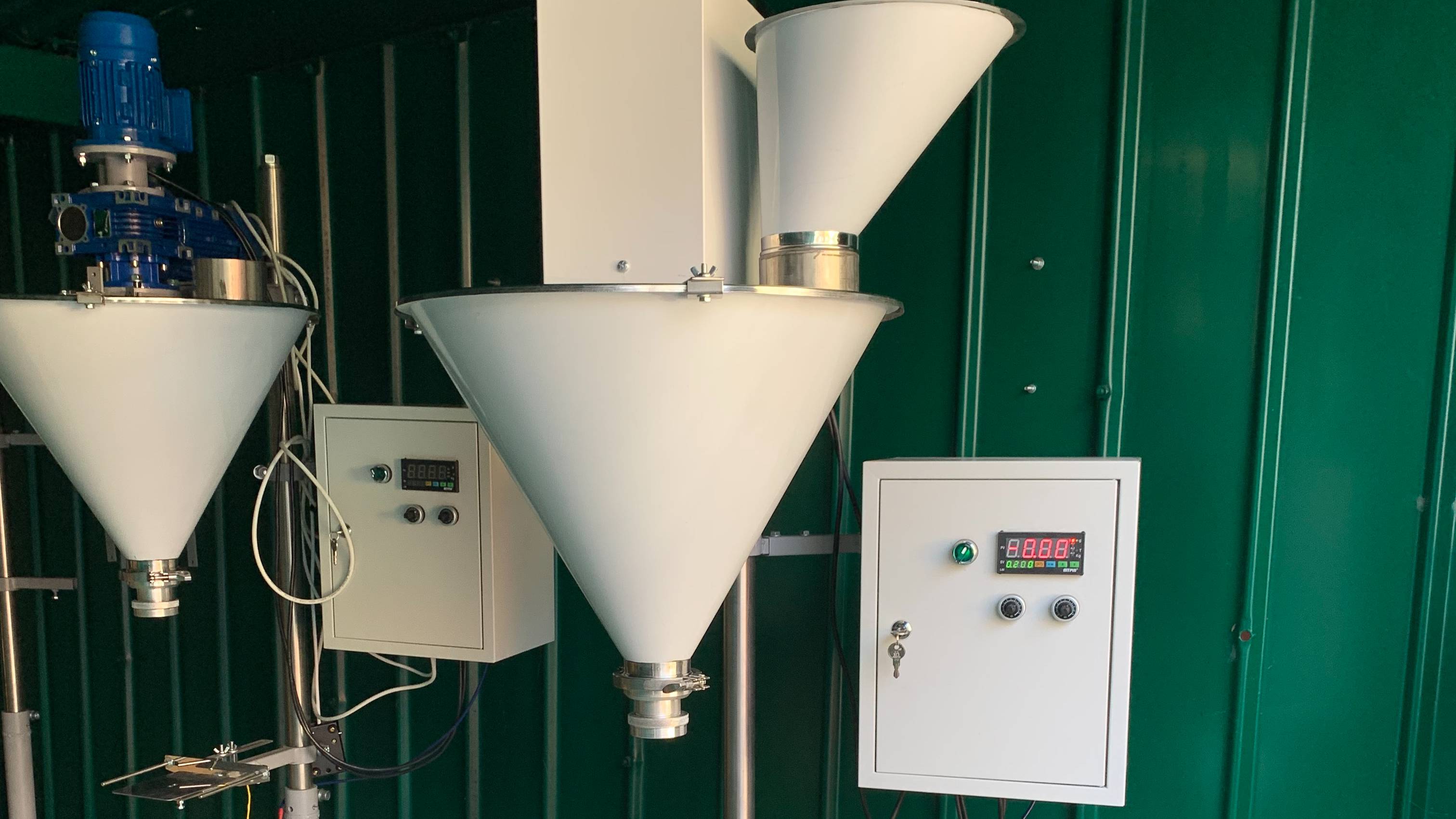 Вертикальный шнековый весовой дозатор сыпучих