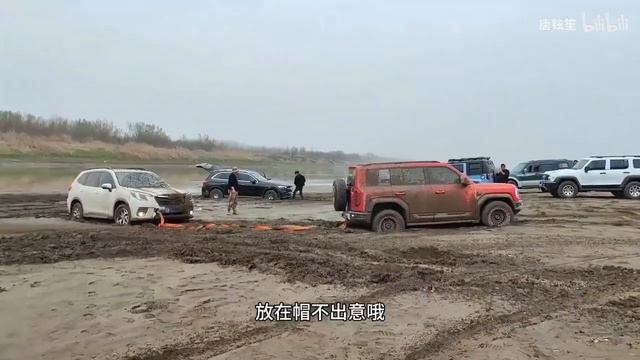 BYD Leopard 5 rescues Subaru Forester