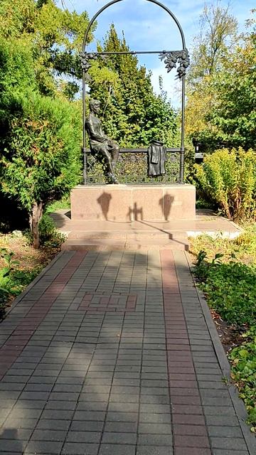 Памятник Ивану Бунину