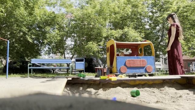 Лето: много гуляем, купили кровать, идем в Эрмитаж