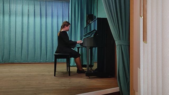 Белова Мария. 1 номинация, 3 класс, Д. Локателли 
 "Менуэт", И. Беркович " Русская плясовая"