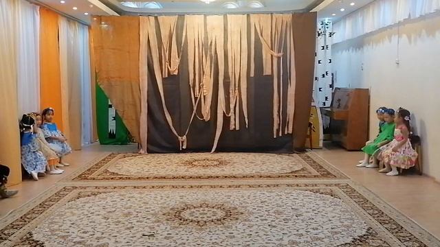 МБДОУ "ЦРР д/с N1 "Сардаана"  Олонхо "Кун Ийэ Айыл5а" в постановке уч. дети 5-6л с логопед пункта.