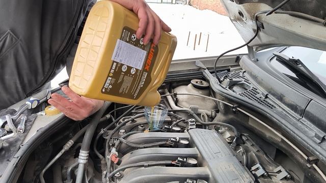 Заливаю масло LUBREX PRIMUS 0W-40 MV SN/CF A3/B4-16 PAO в Renault Duster на пробеге 200000км