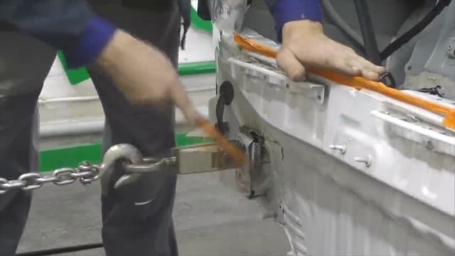 Лексус, жопный ремонт. Body repair after an accident.