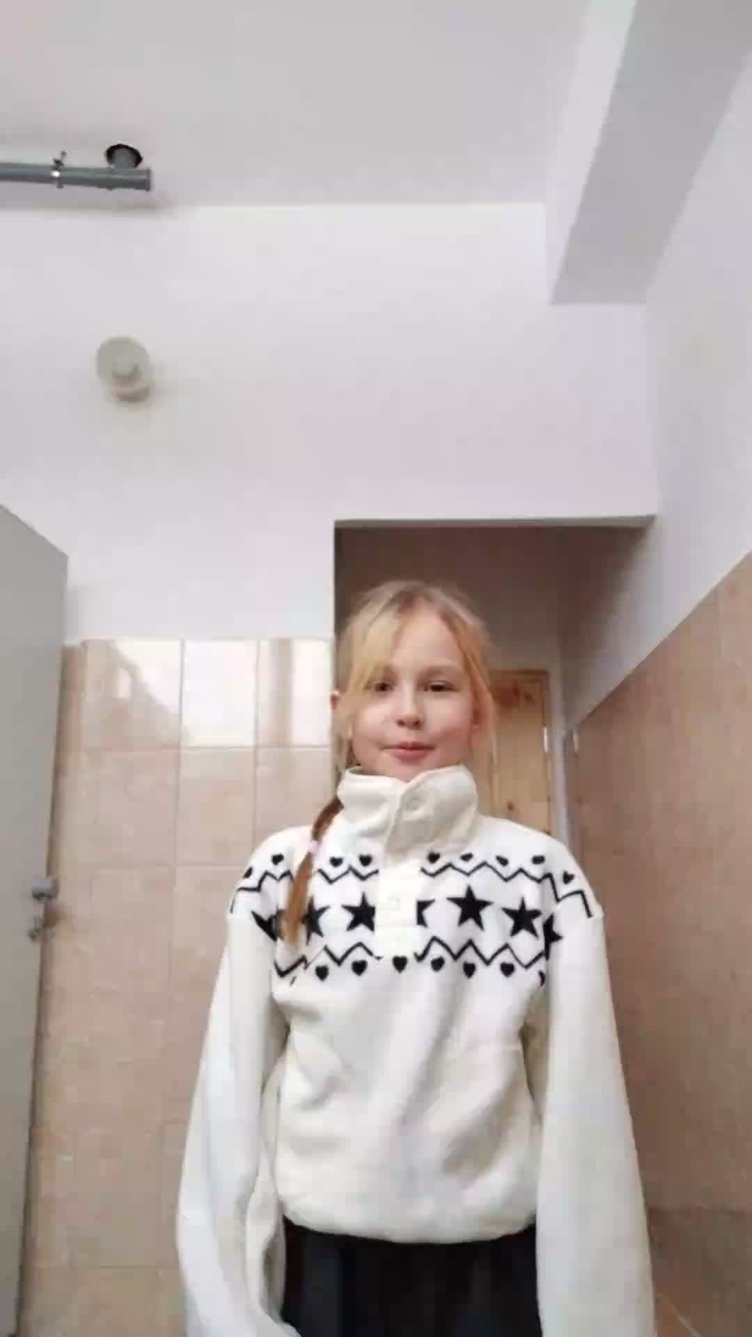 Леночка в школе