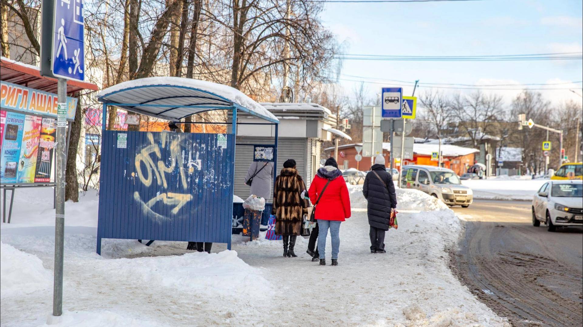 Толпа подростков жестоко избила жителя Ярославля на автобусной остановке