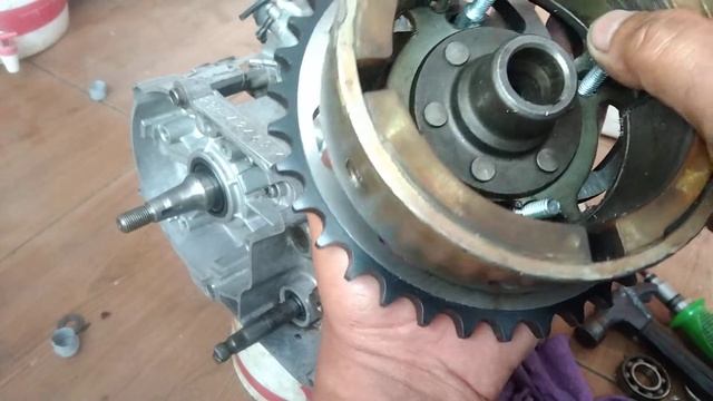 Cara Membuat Dudukan Rantai Gear Box Motor Custom Menggunakan Mesin Bahan Bakar Solar(Diesel)