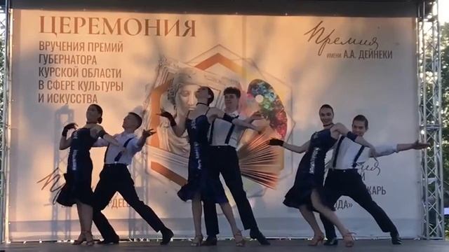 Зажигательный современный танец .#upskirt#современный#танец